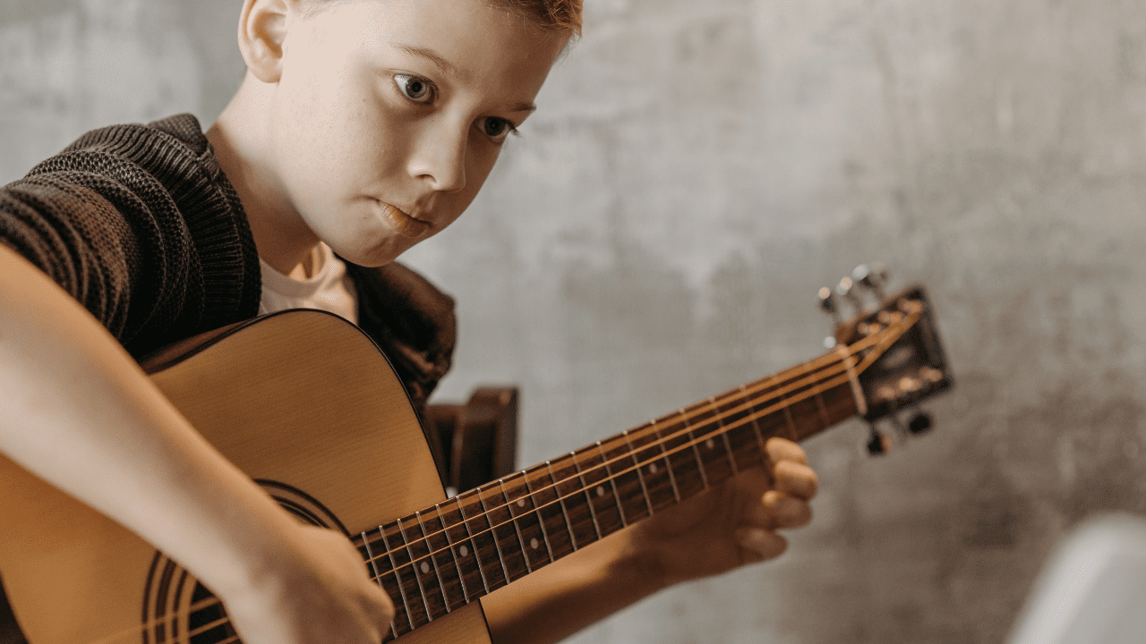 ?¿Qué guitarra es mejor para guitarristas principiantes ?? - -